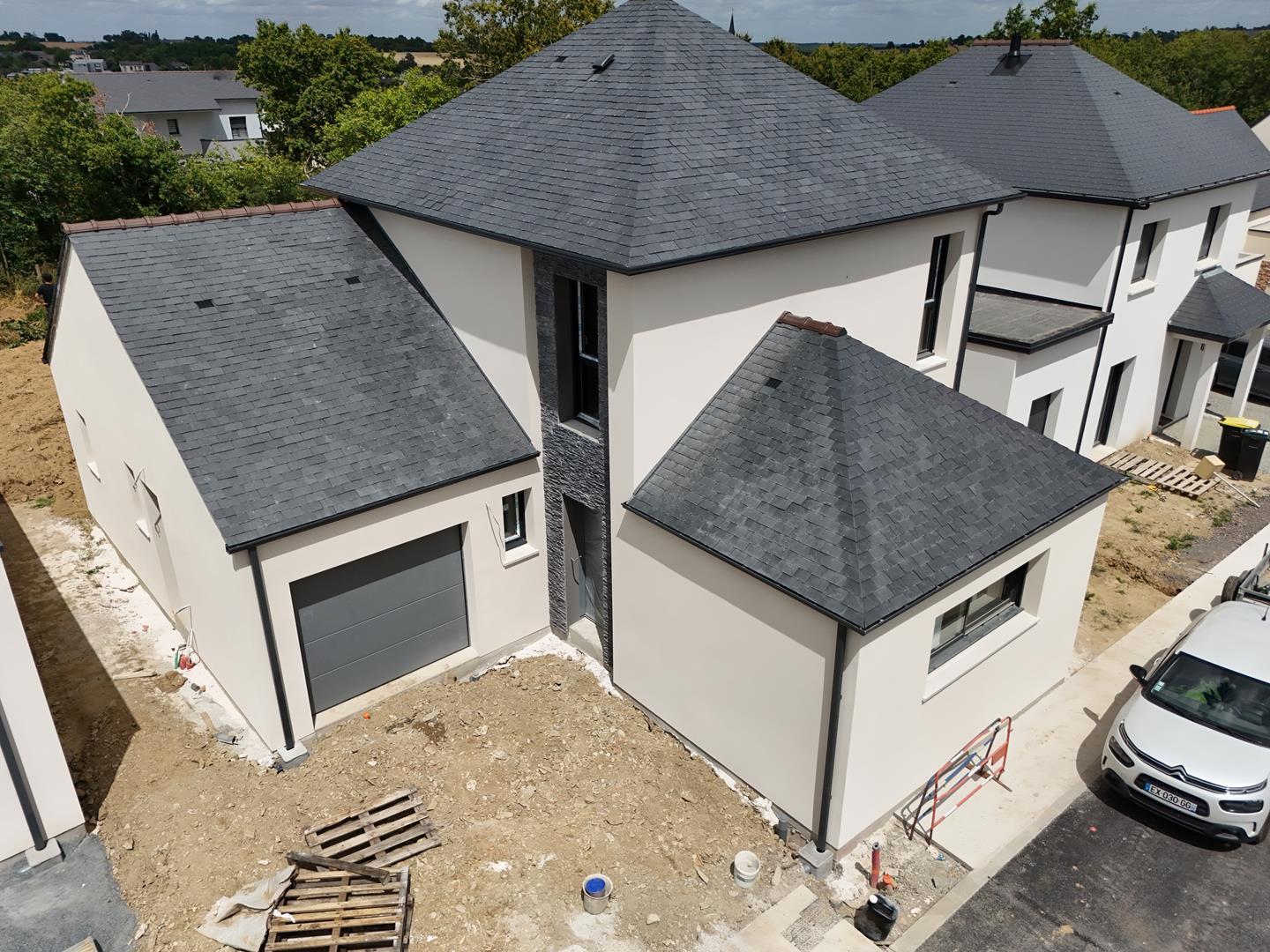 maison toiture ardoise 4pans ointe de diamant sur angers